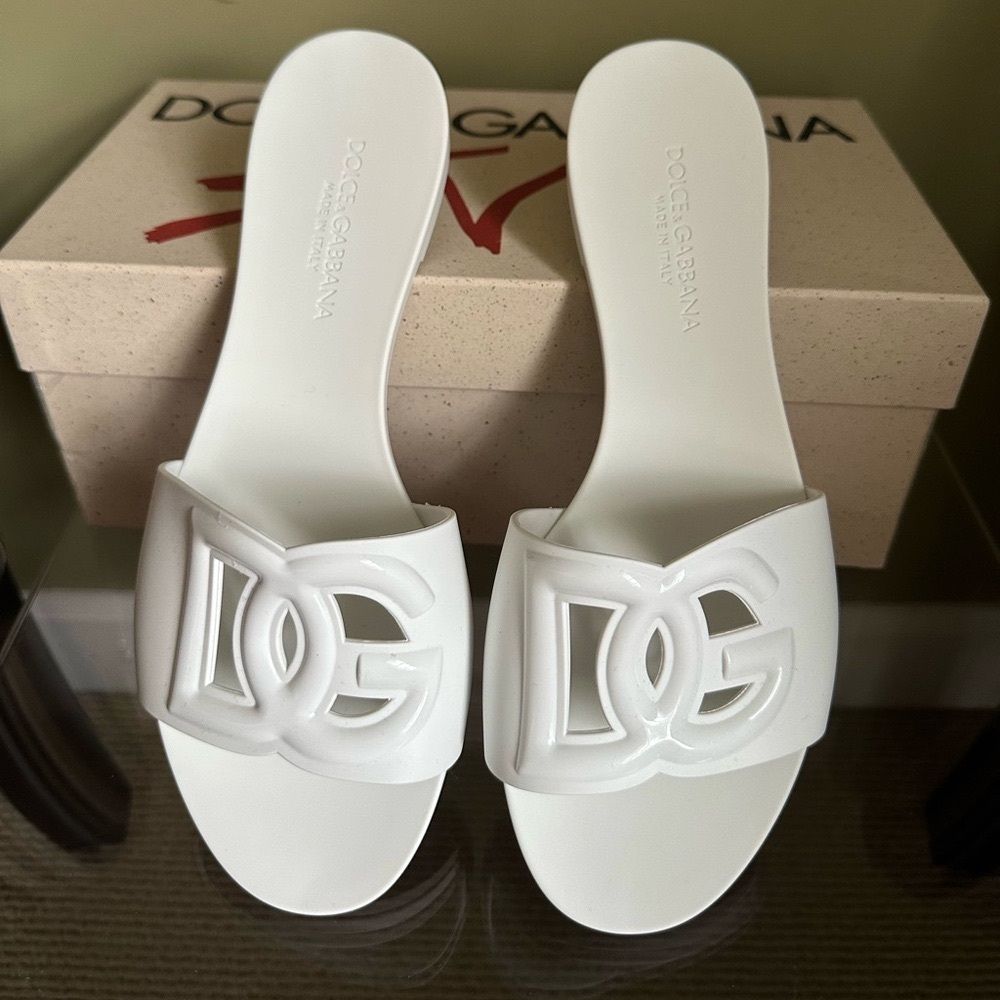 Dolce & Gabbana
Women's Logo Slide Sandals Size 38/8